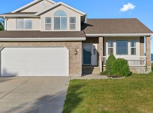 1143 Inverness Dr, Syracuse, UT 84075