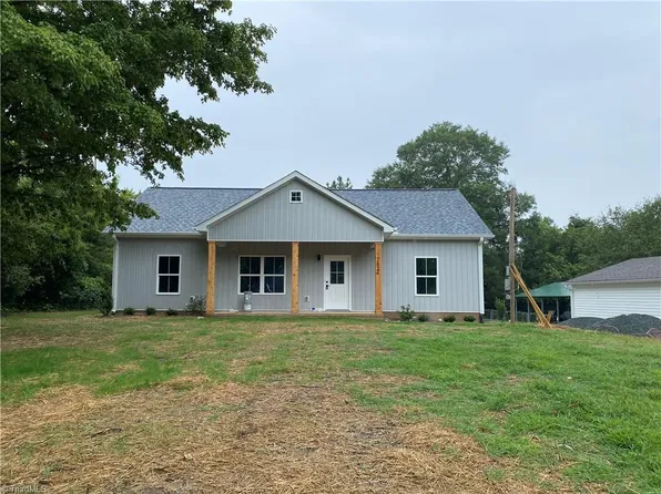 2824 Cardinal Ln, Burlington, NC 27215
