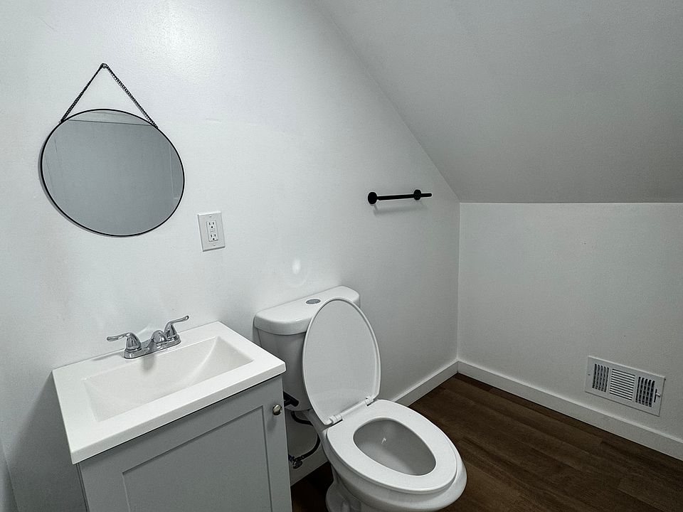 2nd image of 4566 Seebaldt St #3