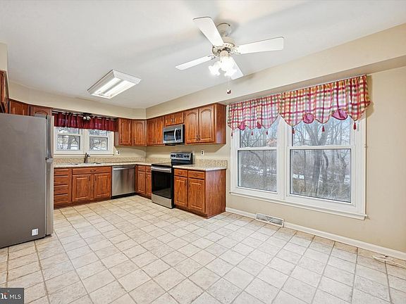 5th image of 5 Westgate Cir