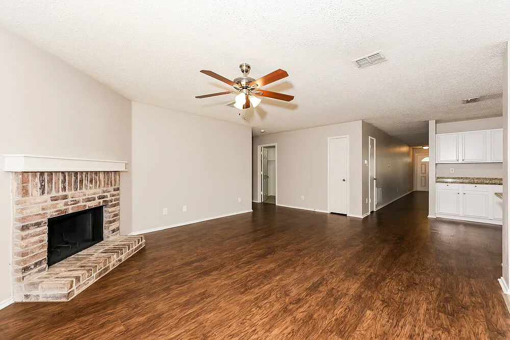 5 bed, 3.0 bath, 3593 sqft, $3,125 — Photo 4