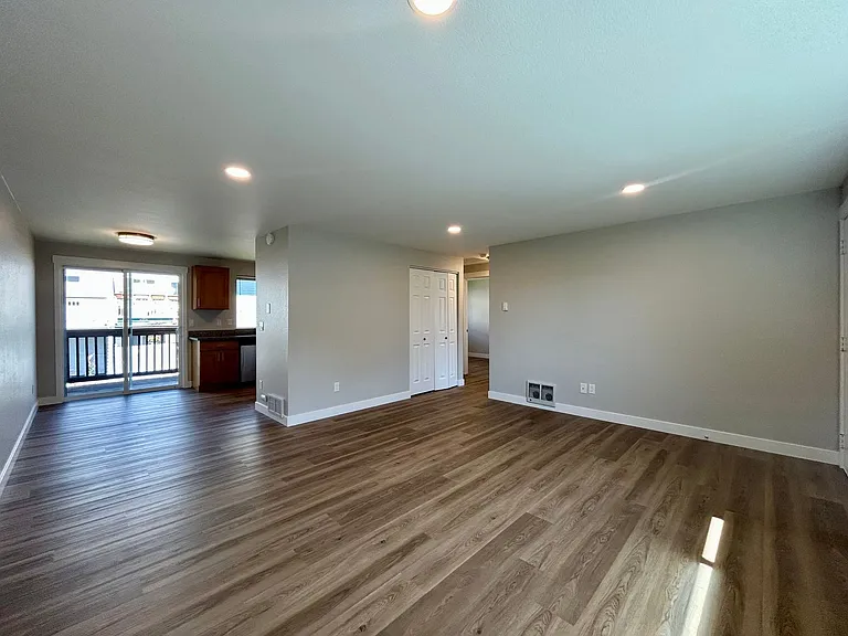 207 Dorn 8-plex — Photo 1