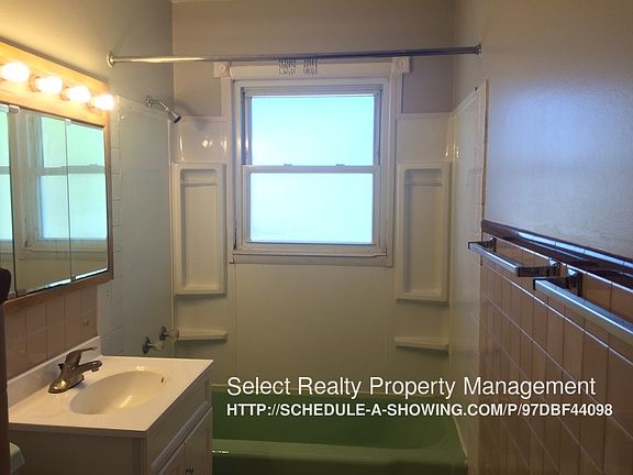 5th image of 1008 W Bluff St APT B