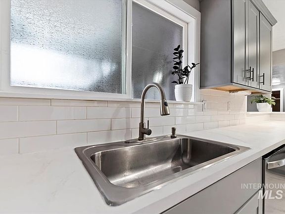 5th image of 1008 W Crest Wood Dr