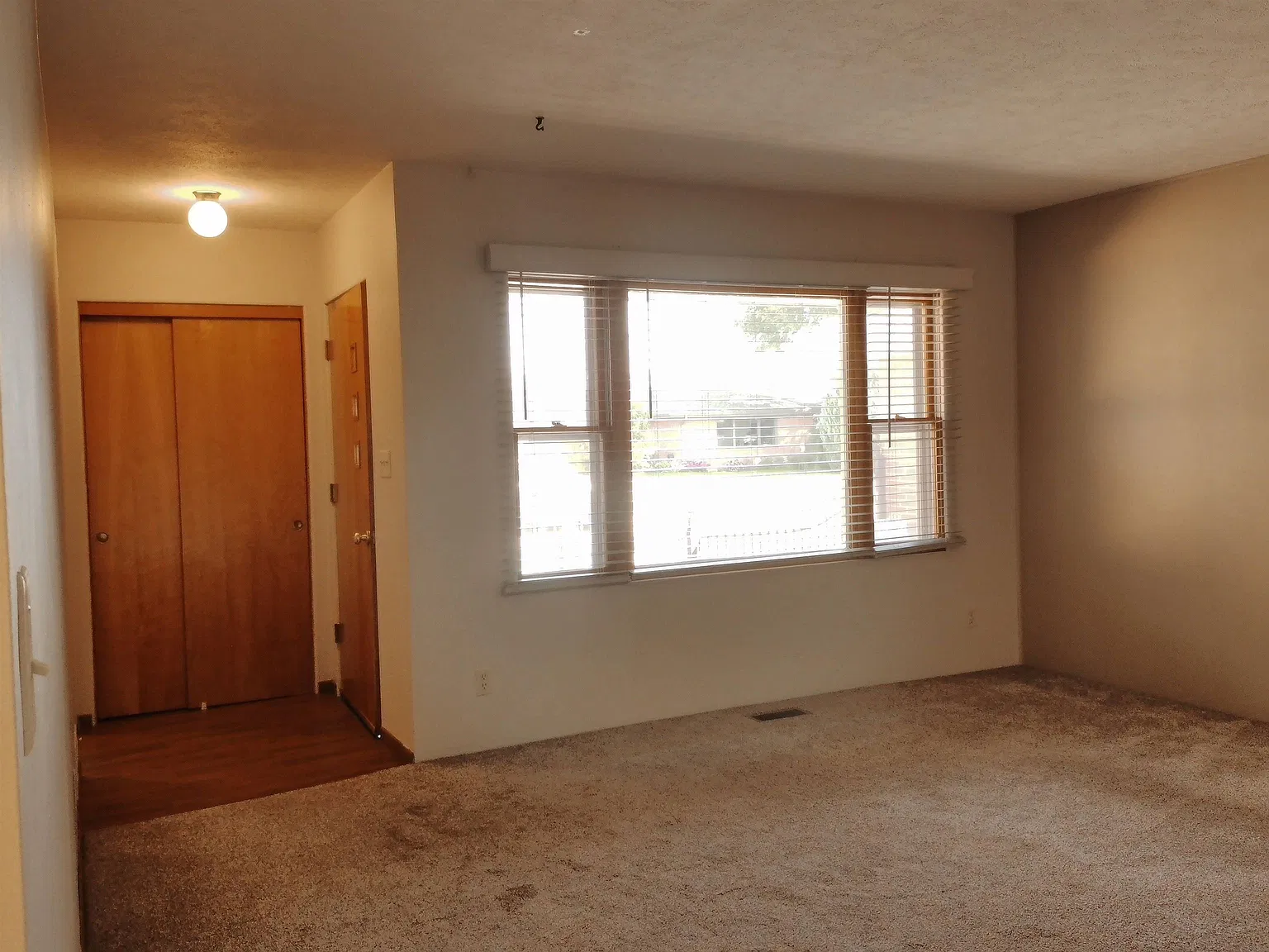 3 bed, 1194 sqft, $1,300 — Photo 2