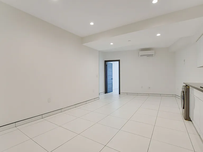 946 S Ridgeley Dr #109 — Photo 10