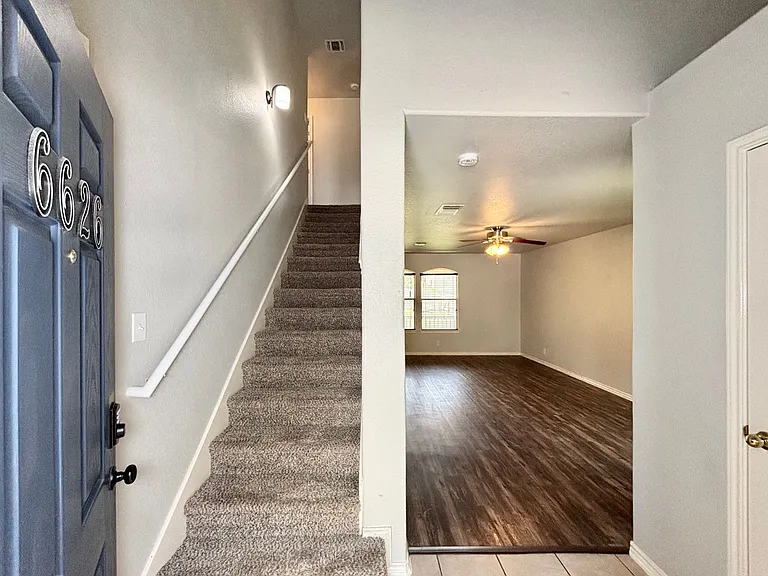 6626 Clovis Ct — Photo 2
