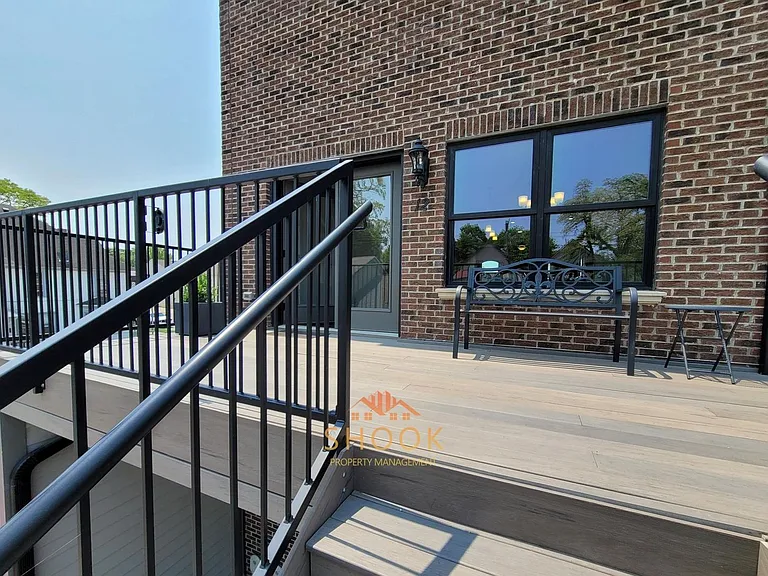 Brownstone Condominiums — Photo 45