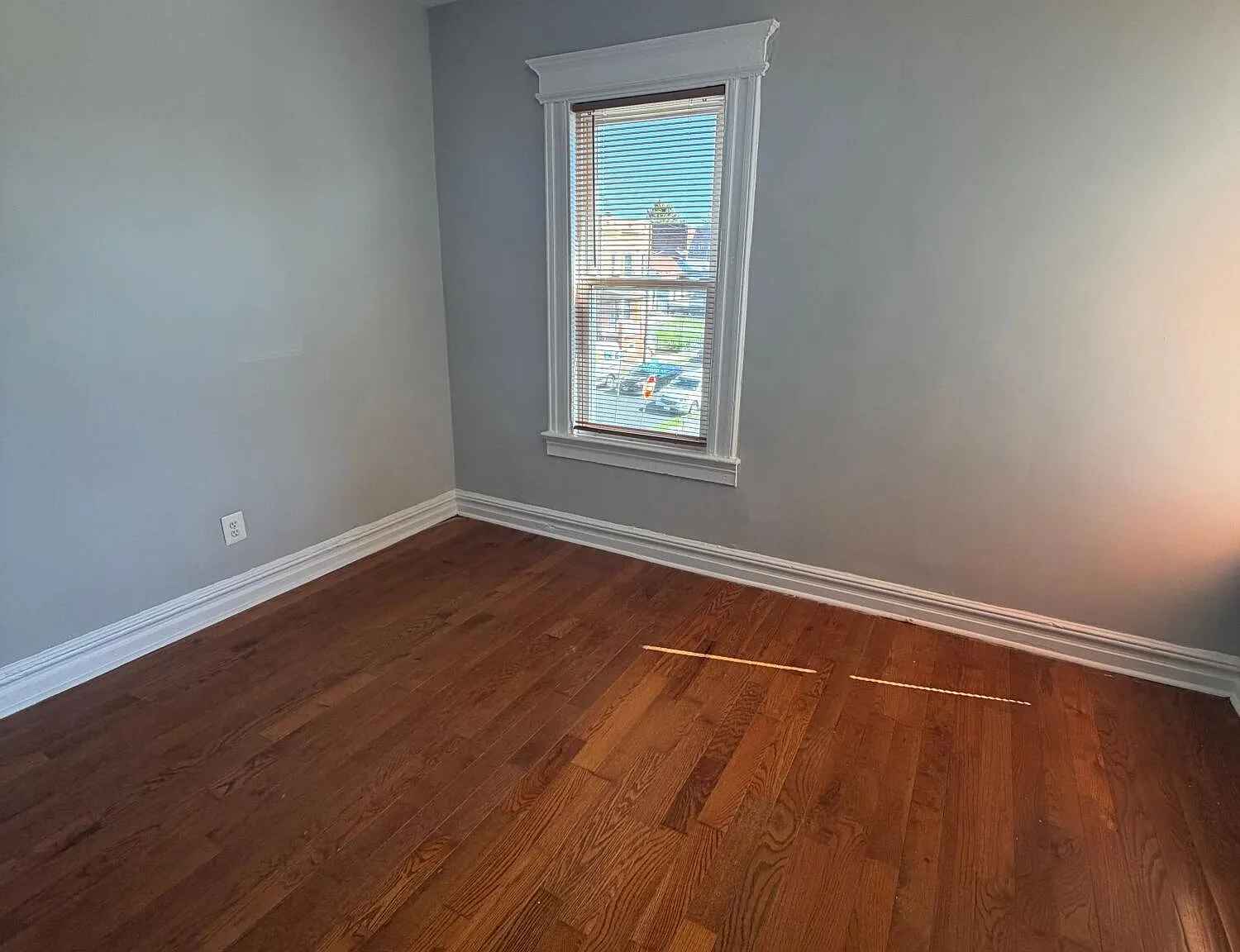 3 bed, 1100 sqft, $2,100 — Photo 4