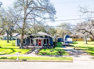 105 W Stockbridge St, Eagle Lake, TX 77434