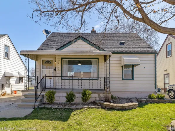 25312 Winton St, Saint Clair Shores, MI 48081