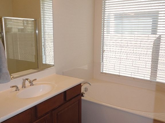 5th image of 44562 W Venture Ln