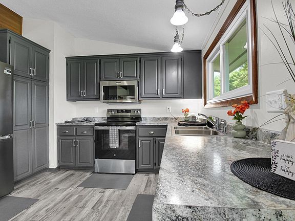 3rd image of 601 25th Ave SW