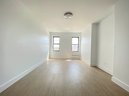 3rd image of 1035 Washington Ave #4S