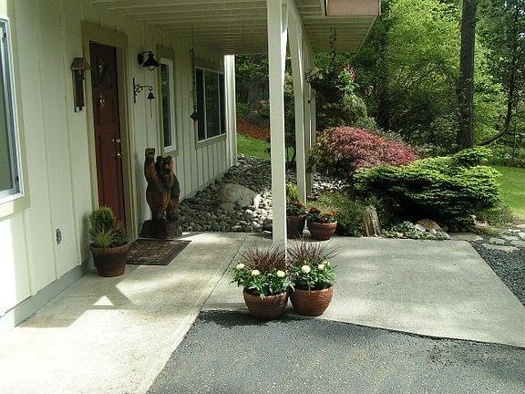 Mature, low maint. landscape