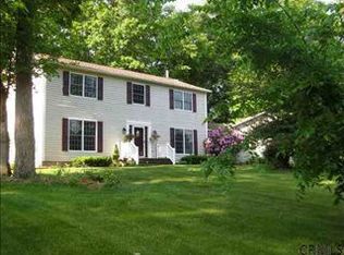 28 Gloucester St, Clifton Park, NY 12065