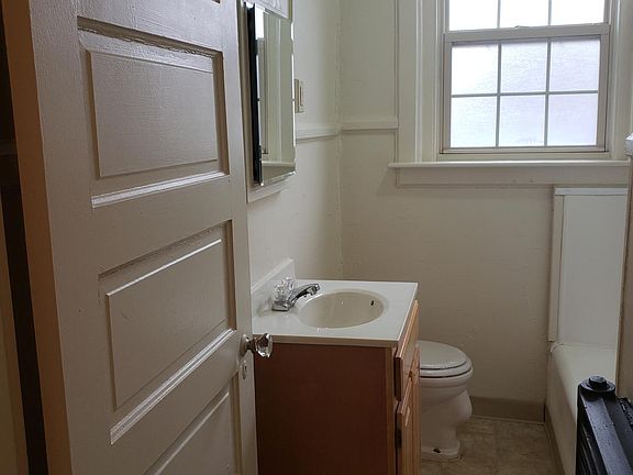 3rd image of 115 E 41st St APT C5