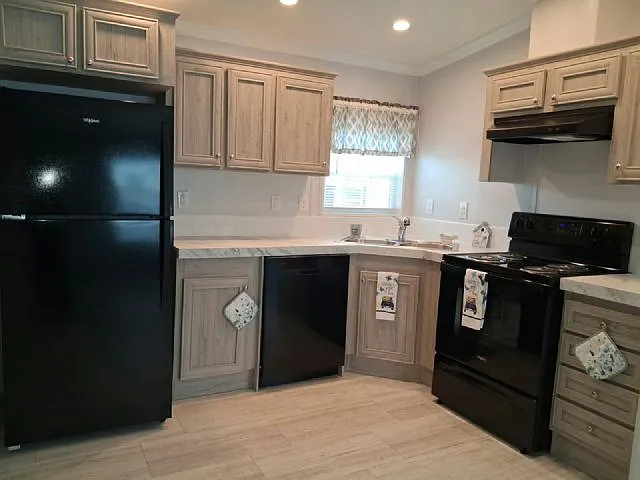 3 bed, 2.0 bath, 912 sqft, $2,125 — Photo 2