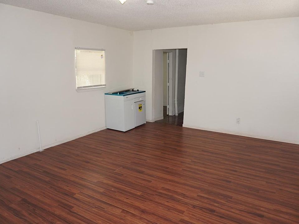 2nd image of 817 W Poplar St #B