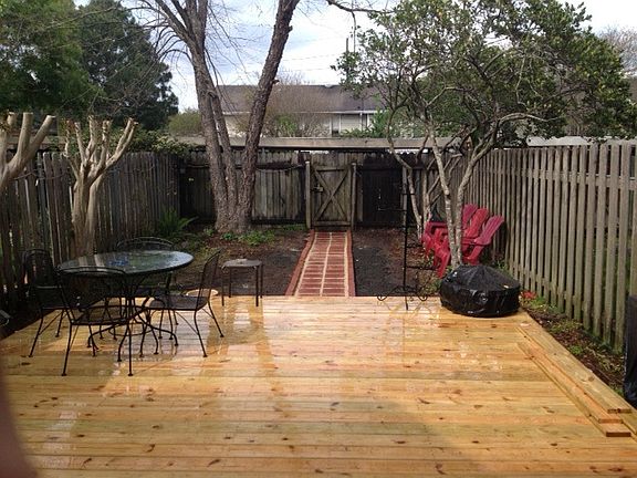 Deck/Fenced-In yard