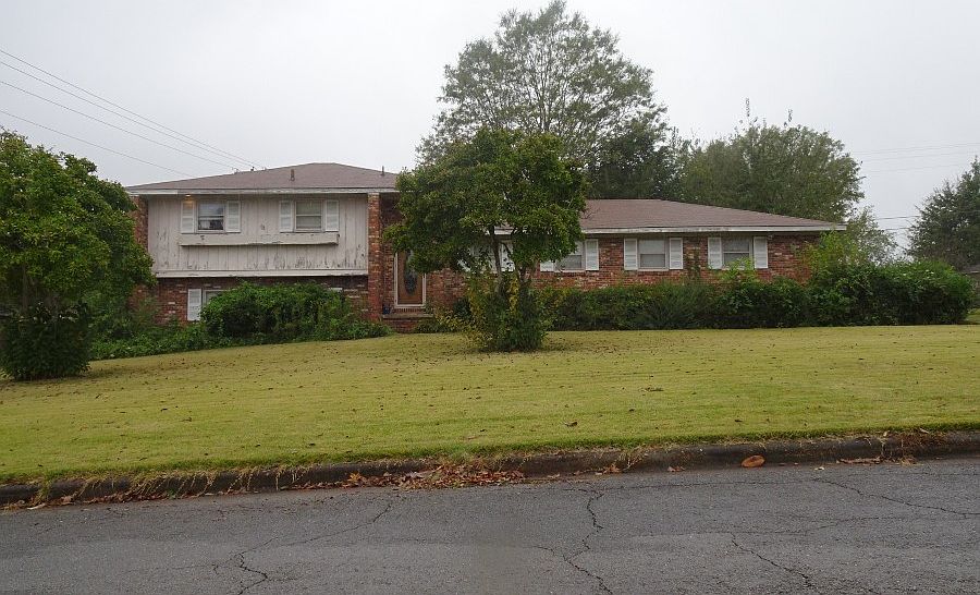 1st image of 2305 Chickasaw Dr