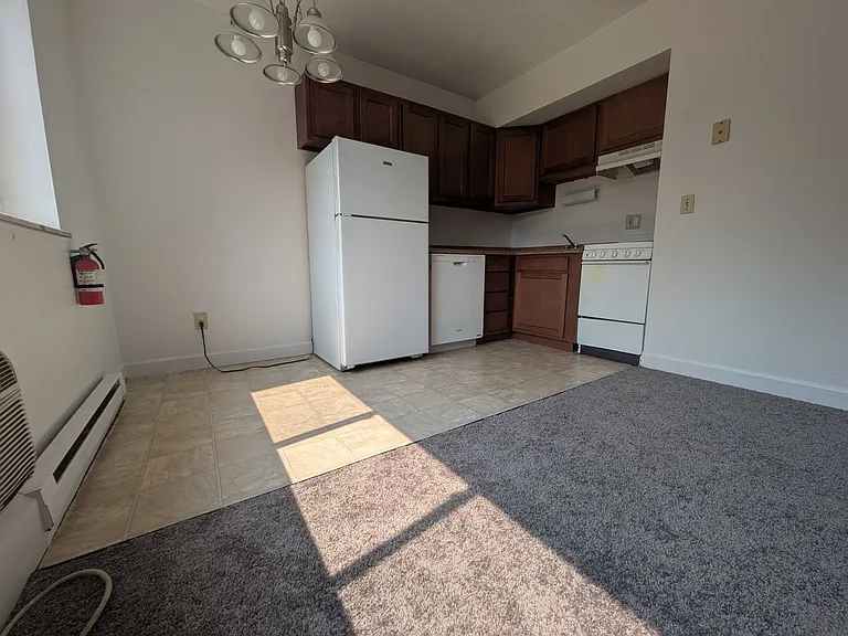 305 Aqua Ct — Photo 4