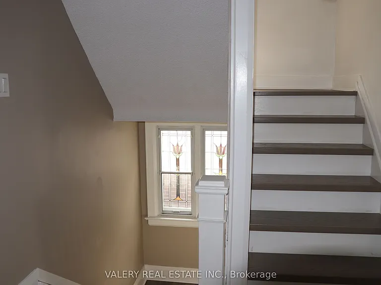 207 Oakwood Ave — Photo 29