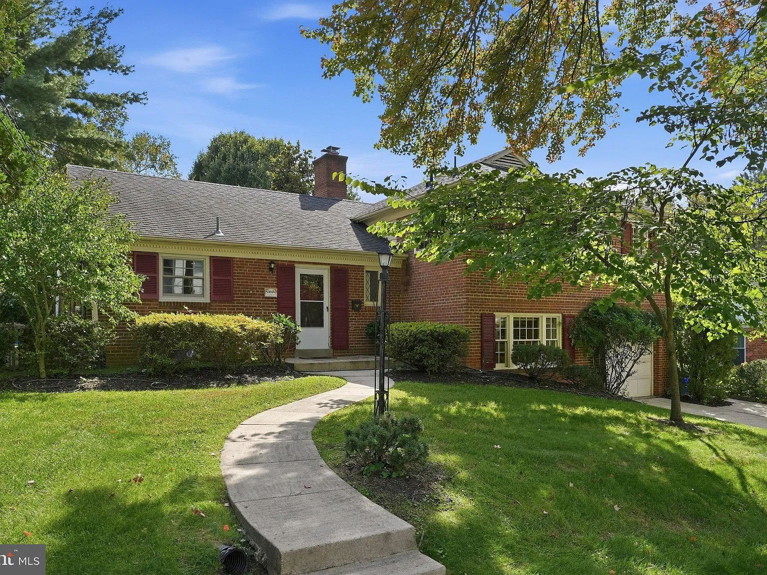4 bed, 3.0 bath, 2521 sqft, $5,995 — Photo 3