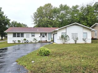 1967 S Saint Charles Avenue, Springfield, MO 65804