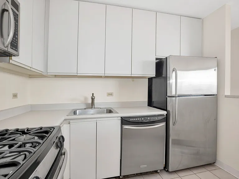 330 E 75th St #39B — Photo 7
