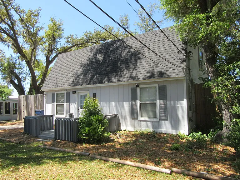 1113 Arthur Ave — Photo 3