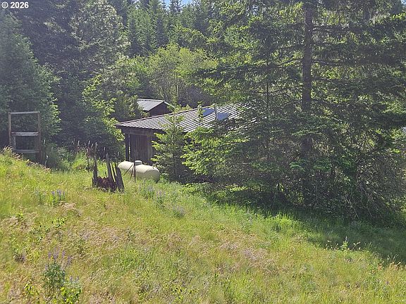 5th image of 983 Snowden Rd