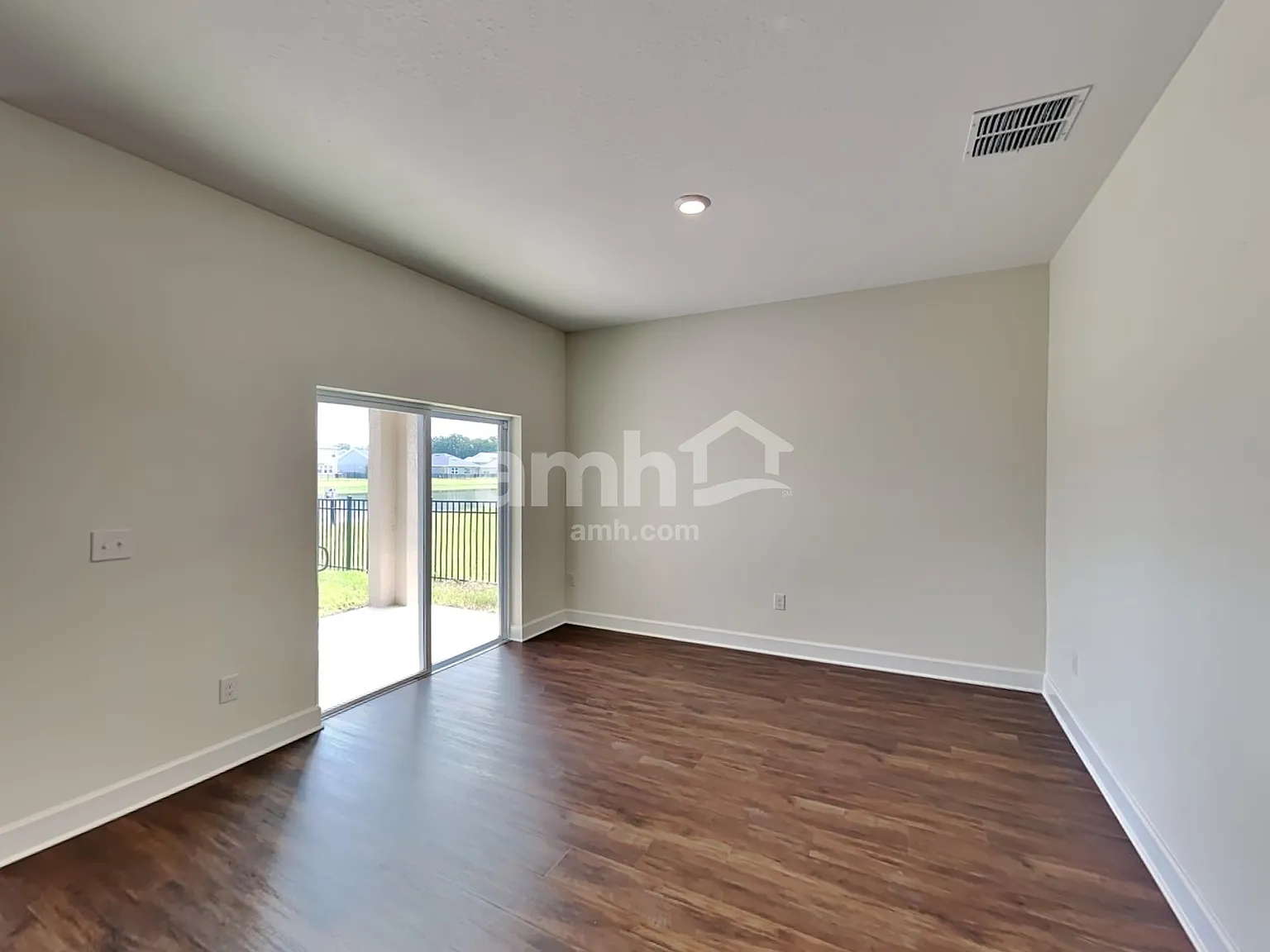 3 bed, 2.0 bath, 1700 sqft, $2,390 — Photo 4