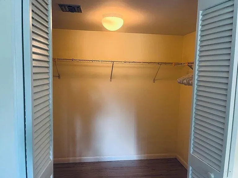 9440 Meadowood Dr #102 — Photo 12