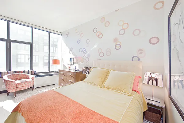 Sold by Sloane Square | media 9