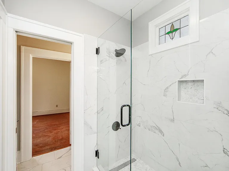 407 W 9th St #B — Photo 13