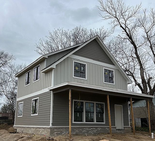 2nd image of 306 S 185th Ave E