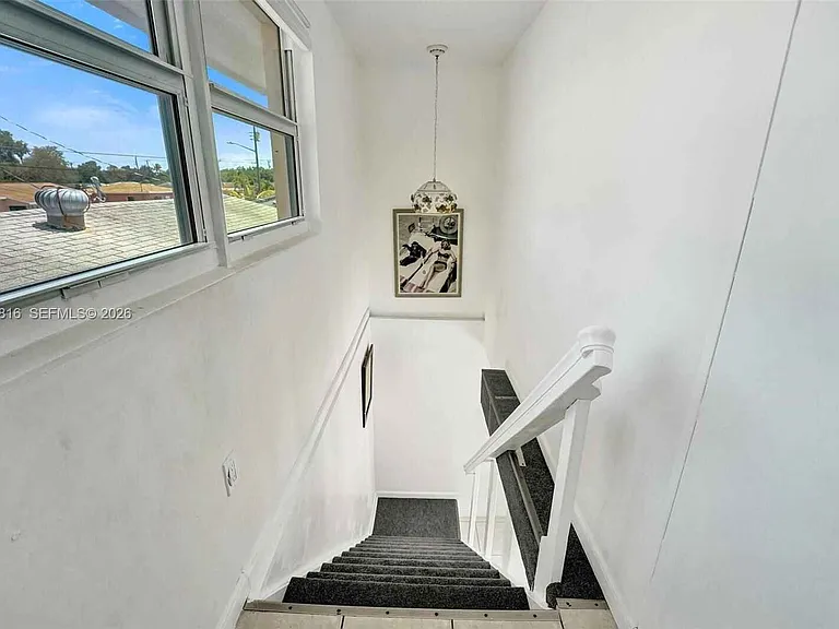712 SW 7th Ter — Photo 37