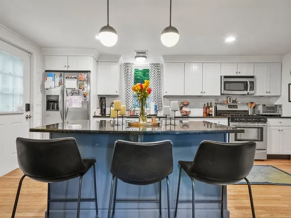 161 Elm St #A, Amesbury, MA 01913