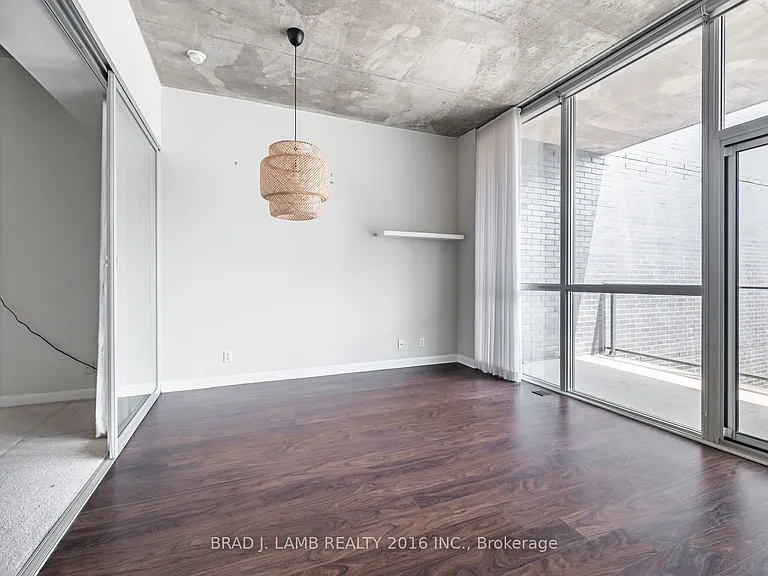 478 King St W #512 — Photo 10