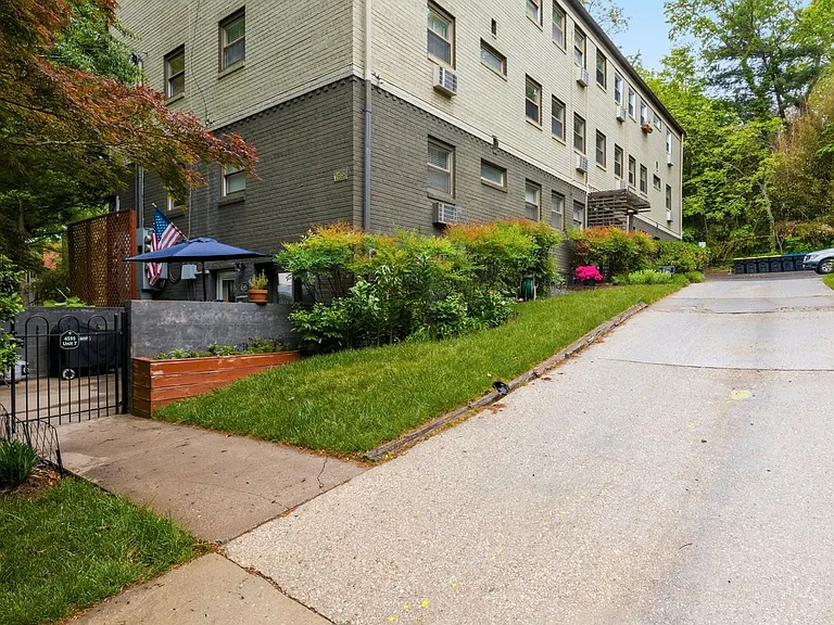 4595 Macarthur Blvd NW #4 — Photo 21