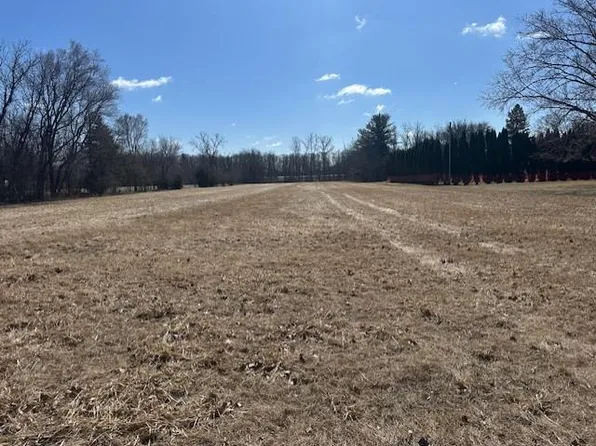 220 Street, Austin, MN 55912