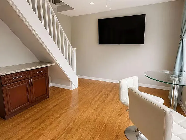 110-17 Inwood St #2 — Photo 5