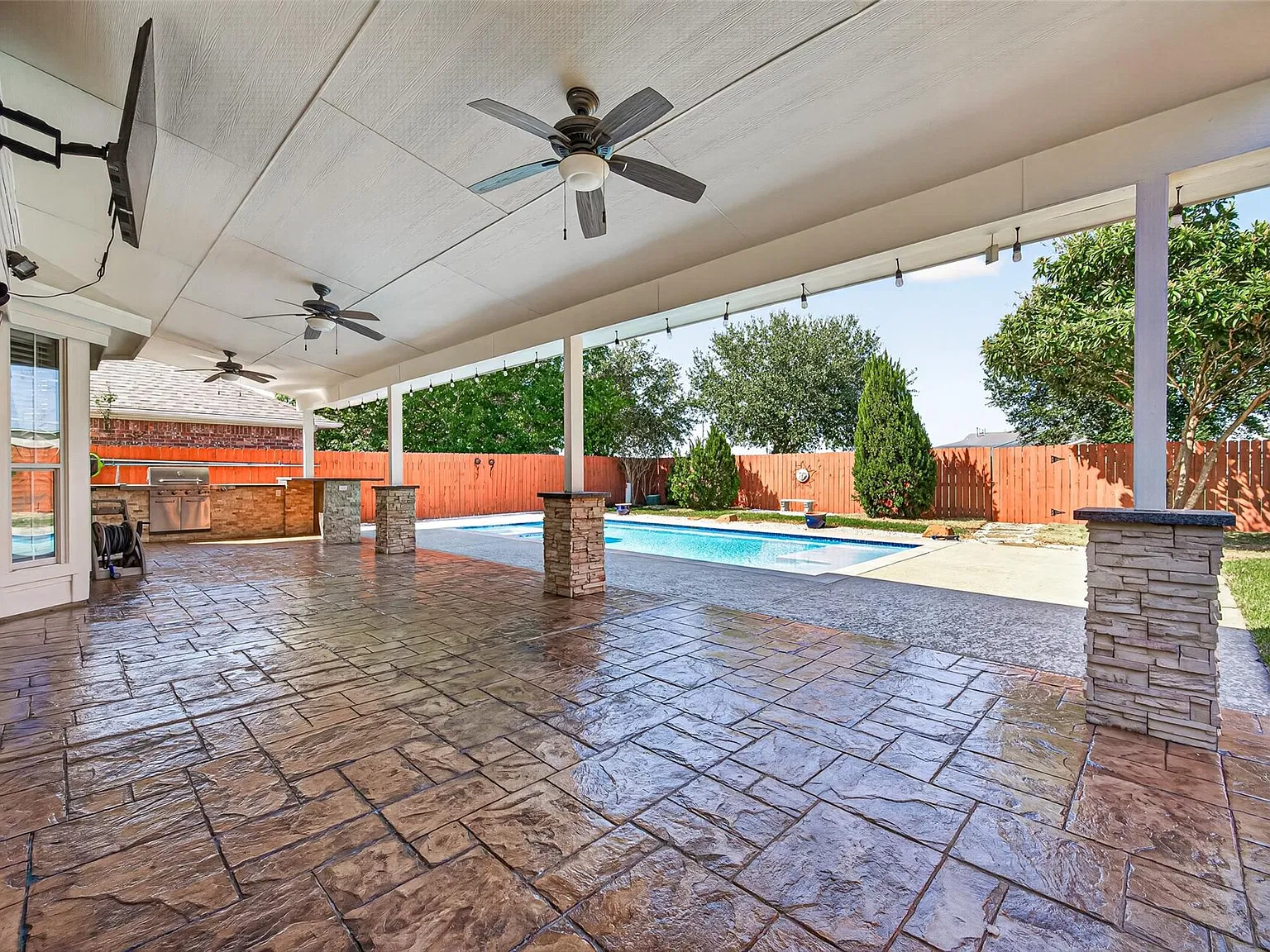 4 bed, 2.5 bath, 2530 sqft, $3,100 — Photo 4