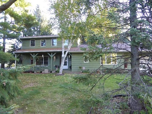 "DIVINE FIND" AMONG THE TALL TIMBERS Makes a great Heavenly Hide Away! Two story with one level living at it's finest!