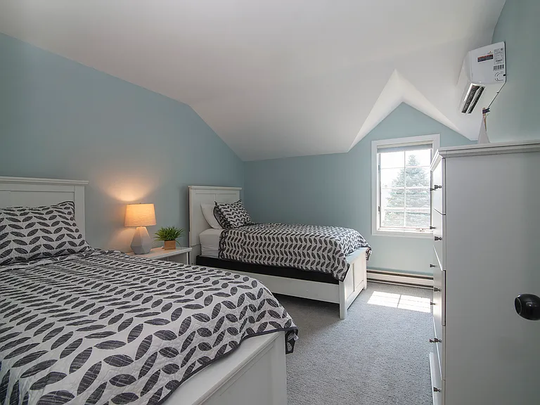 12 Middlefield St — Photo 16