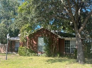 8213 Meadowview St, Rowlett, TX 75088