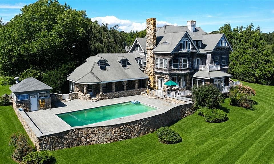 1st image of 25 Wildfield Farm Rd