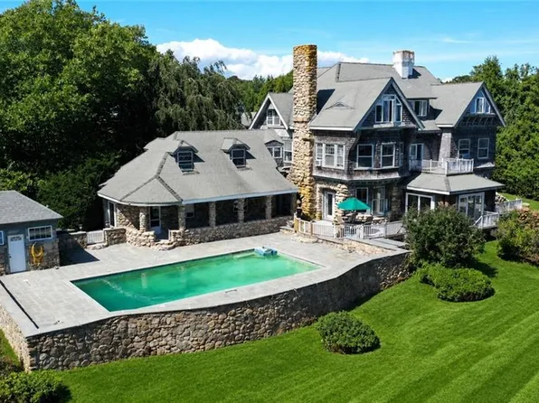 25 Wildfield Farm Rd, Narragansett, RI 02882