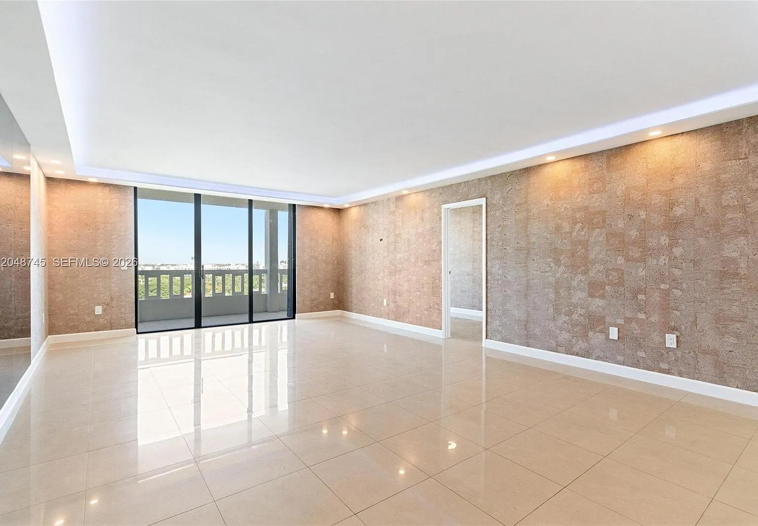 Balmoral Condo — Photo 2